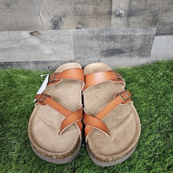 Time and Tru Sandals - Picture 6 of 7